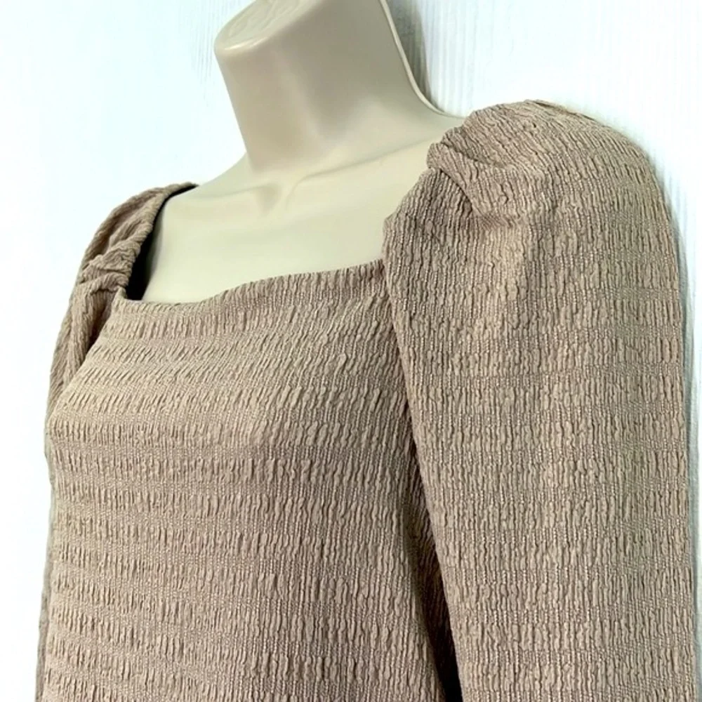 H&M - NWT Beige Crinkle Detail Square Neckline Long Sleeve Blouse Size Small